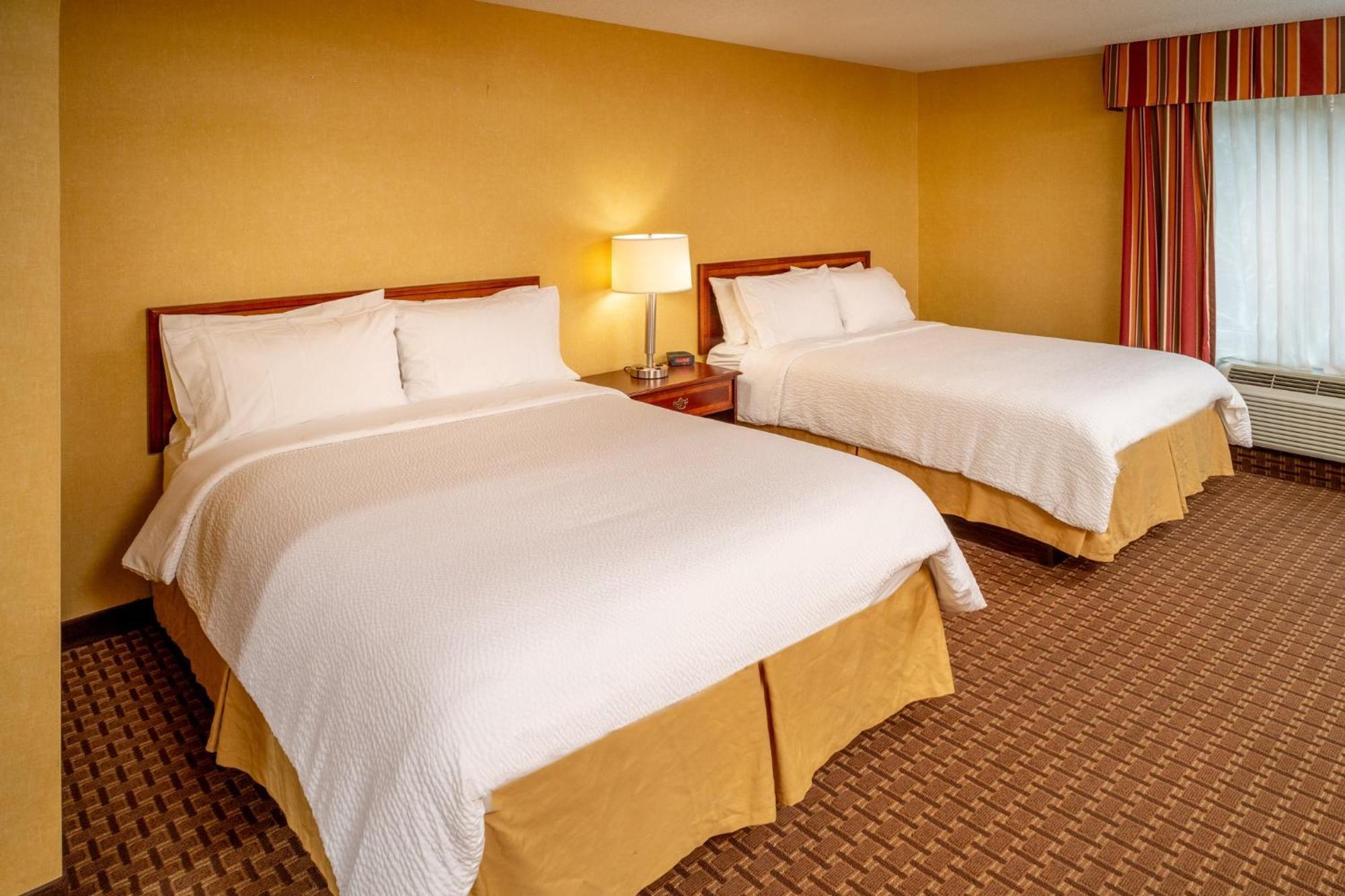 Holiday Inn Express And Suites Hazard By Ihg Bagian luar foto