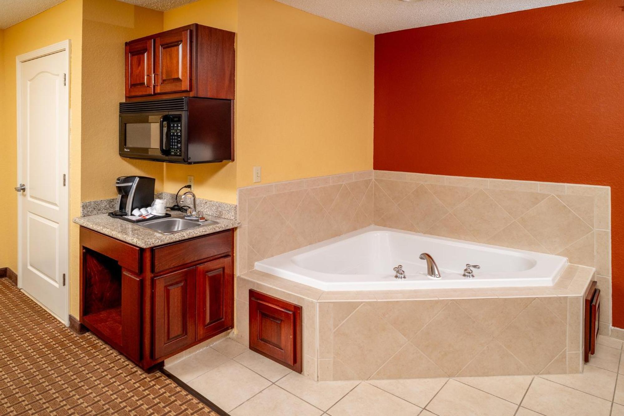 Holiday Inn Express And Suites Hazard By Ihg Bagian luar foto