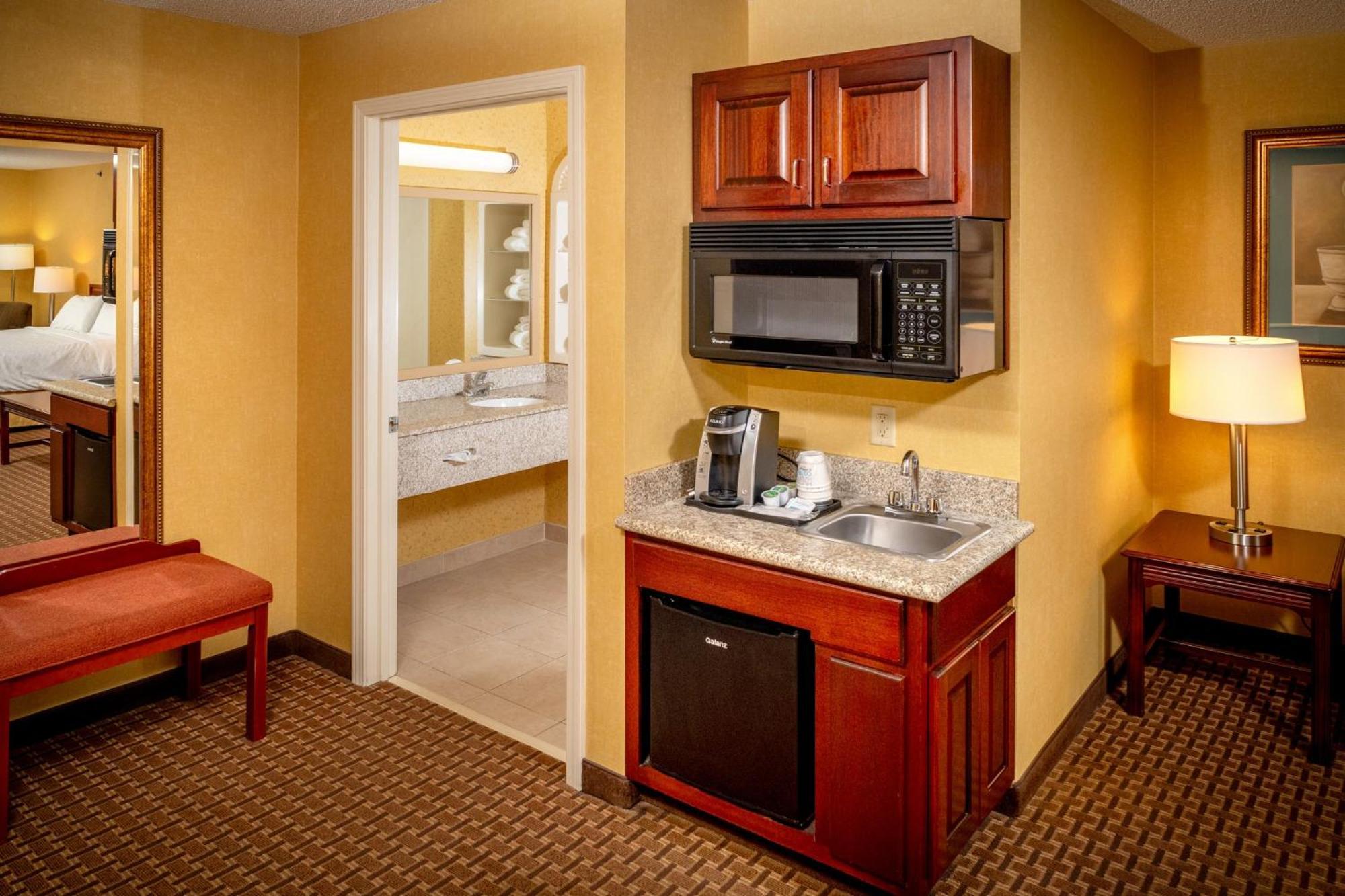 Holiday Inn Express And Suites Hazard By Ihg Bagian luar foto