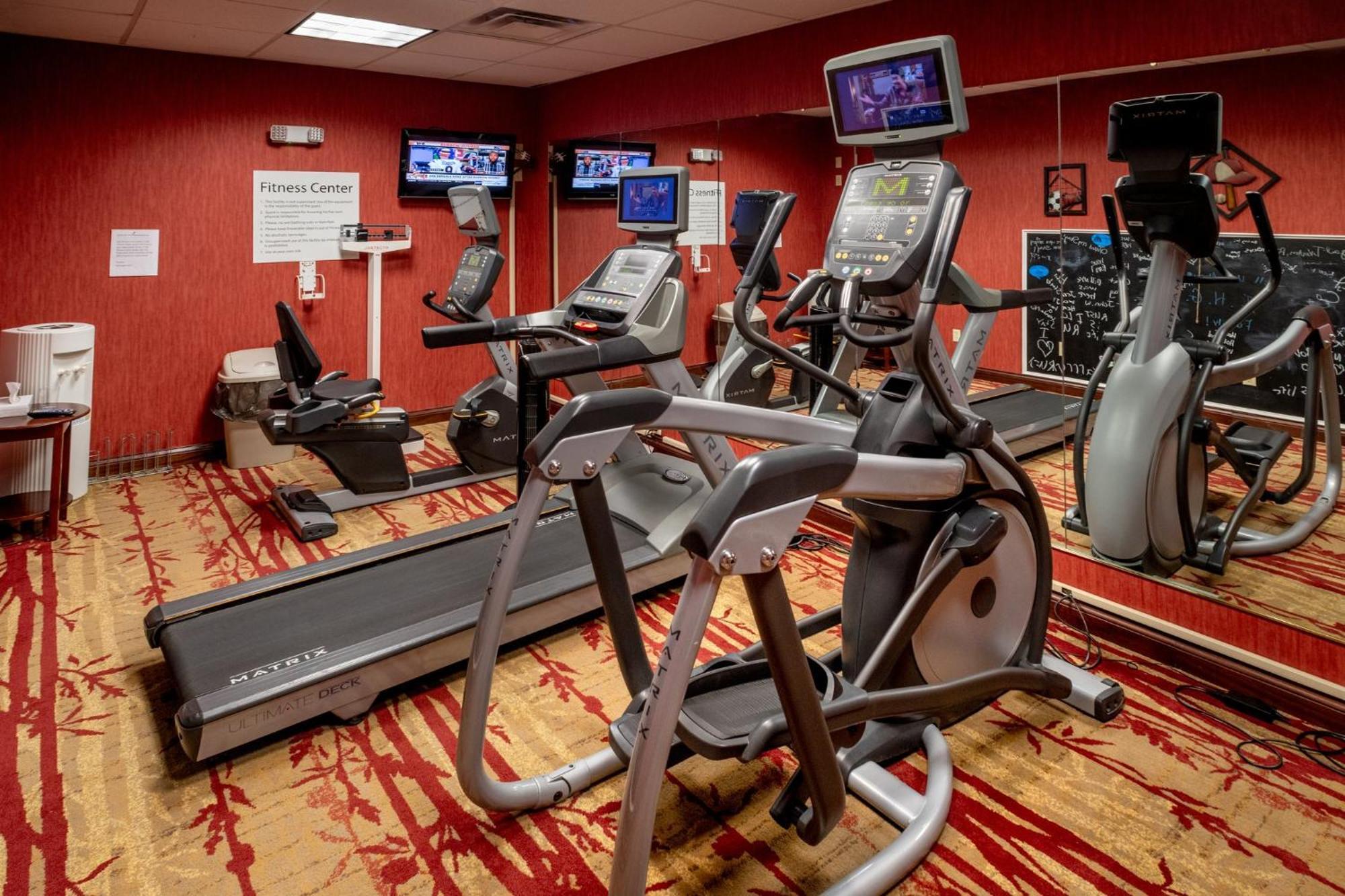 Holiday Inn Express And Suites Hazard By Ihg Bagian luar foto