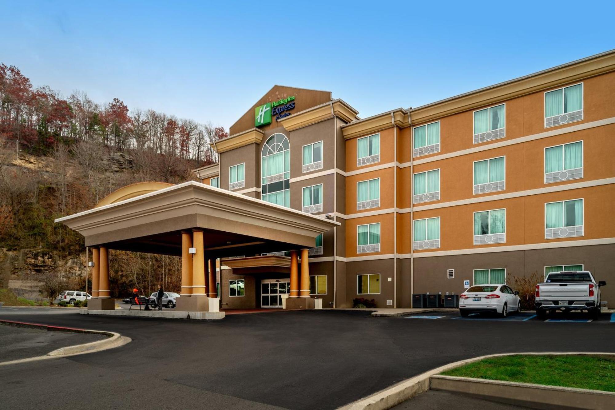 Holiday Inn Express And Suites Hazard By Ihg Bagian luar foto